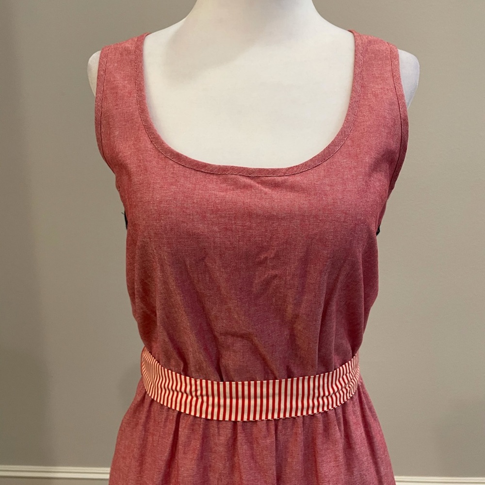 Red dress with back embroidery - Picture 2 of 7